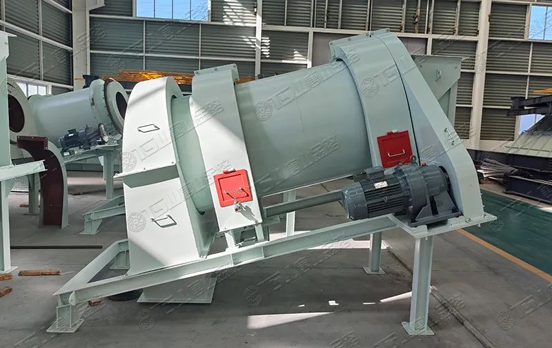 機(jī)制砂防離析、防揚(yáng)塵，有經(jīng)驗(yàn)的砂廠(chǎng)都在用加濕拌和機(jī)